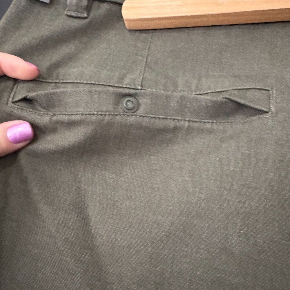 🩳🍋 Men's Lululemon Commission Short 7" Canvas Dark Olive - Picture 3 of 4